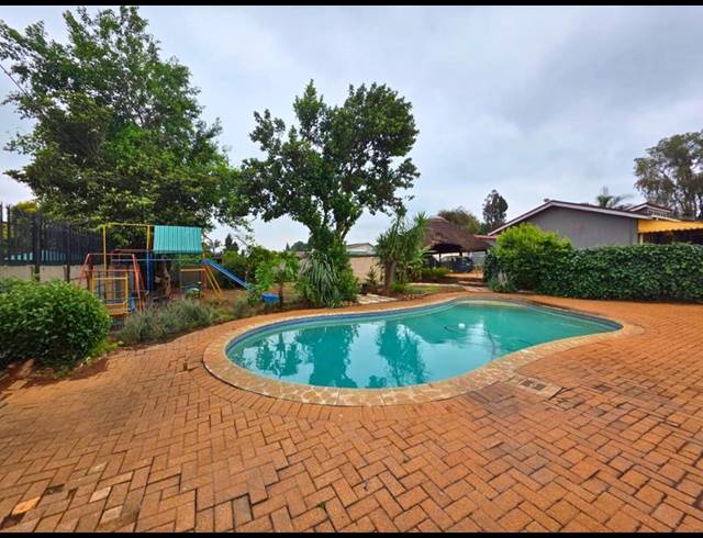 3 BEDROOM HOUSE FOR SALE IN BIRCHLEIGH